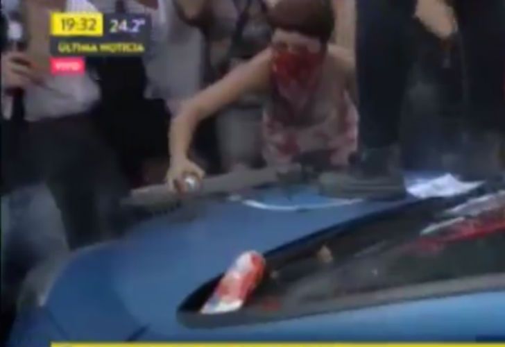 #Tetazo | Manifestantes vandalizaron un patrullero