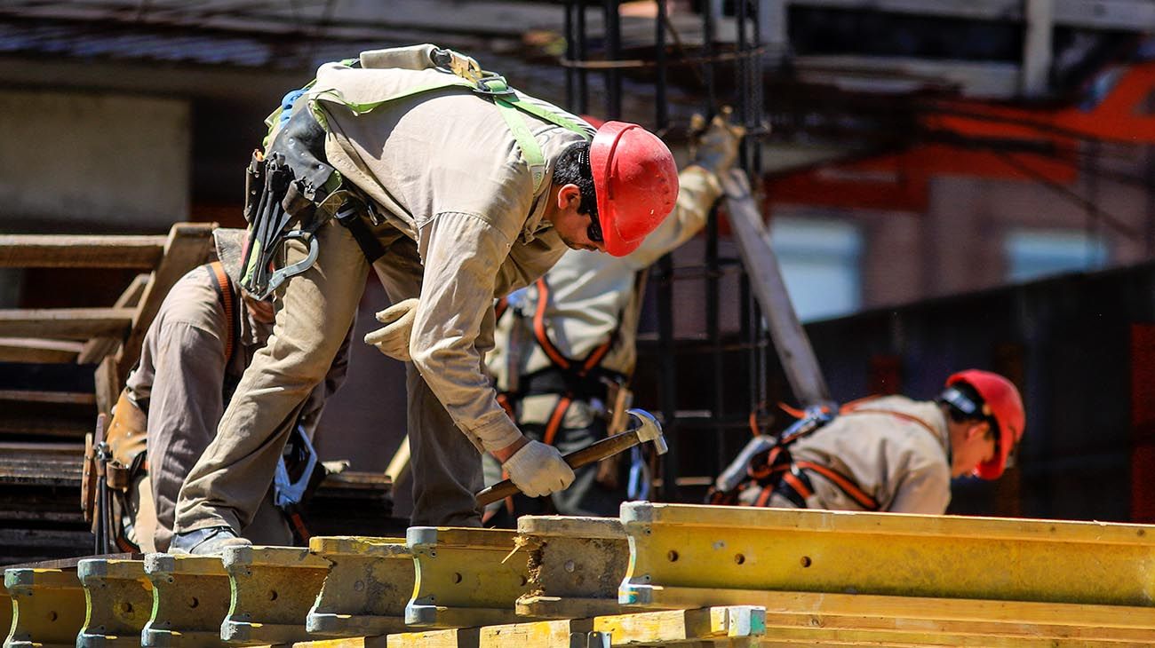 Repunte económico: crecieron la industria y la construcción por encima del nivel pre-pandemia
