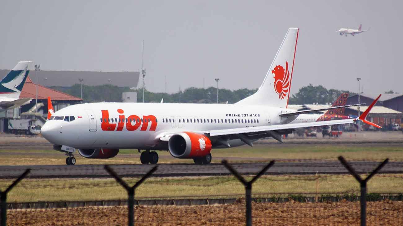 Lion Air: los pilotos miraban el manual cuando el avión se estrelló
