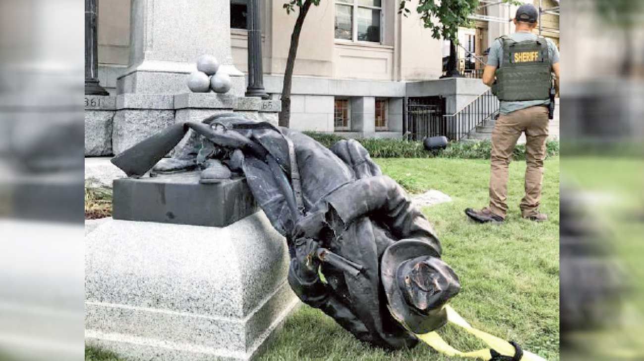 Derribando estatuas a garrotazos
