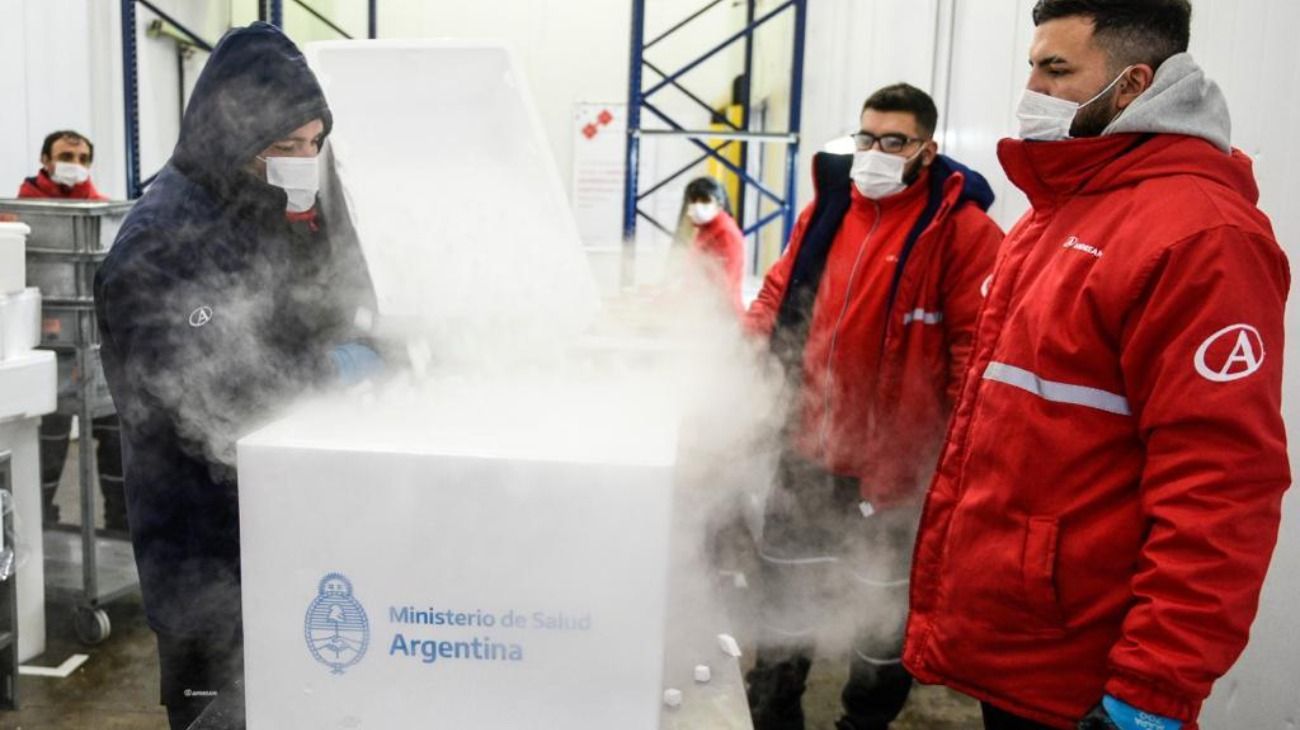 Mendoza: se equivocaron de freezer y congelaron 100 vacunas que podrían perderse