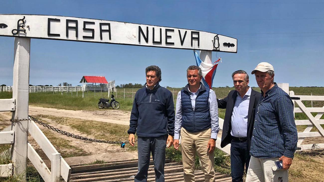 Pichetto se sacó una foto con los Etchevehere "en defensa de la propiedad privada"
