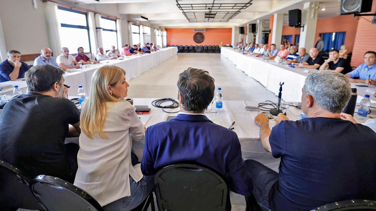 Axel Kicillof se abroquela y CFK busca voltear el desdoblamiento