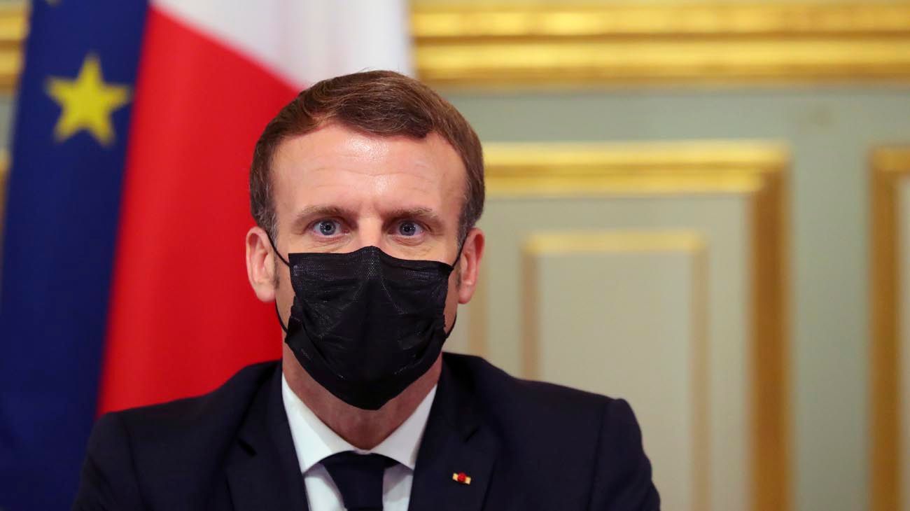 Francia impone toque de queda nocturno y restringe reuniones de Navidad a 6 personas