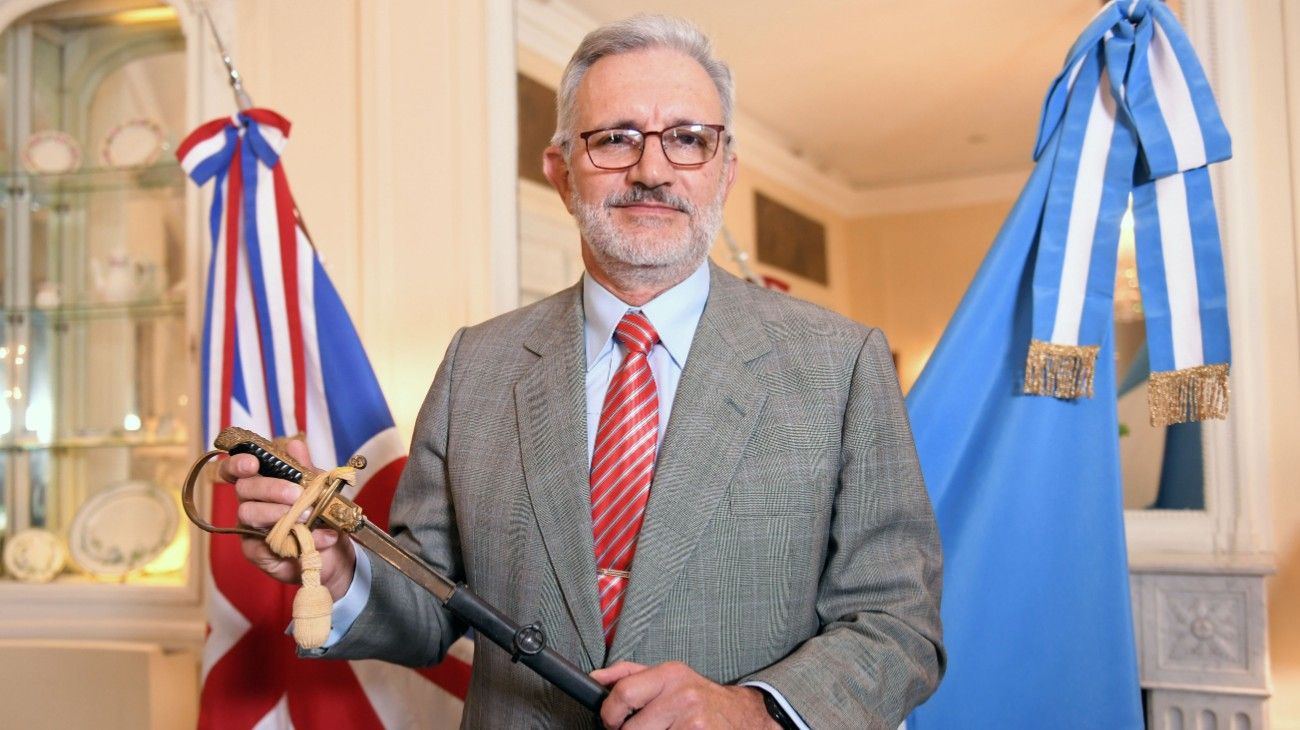 Héroe de Malvinas recuperó el sable que había entregado en la rendición