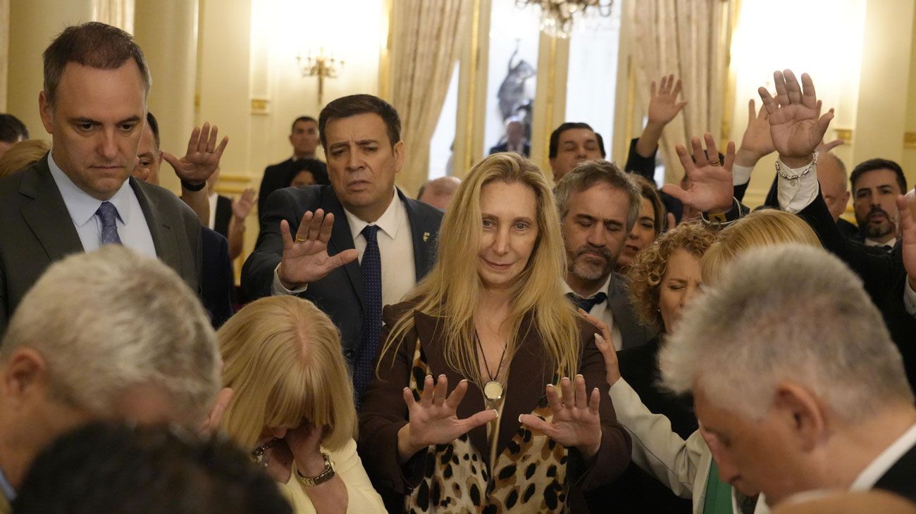 Karina vs. Caputo: "El Jefe" empoderado mira los pliegos de la justicia