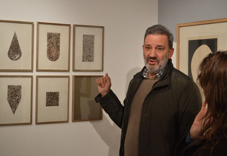En su Álbum # 5, José Lorenzo muestra casi 90 obras de su colección