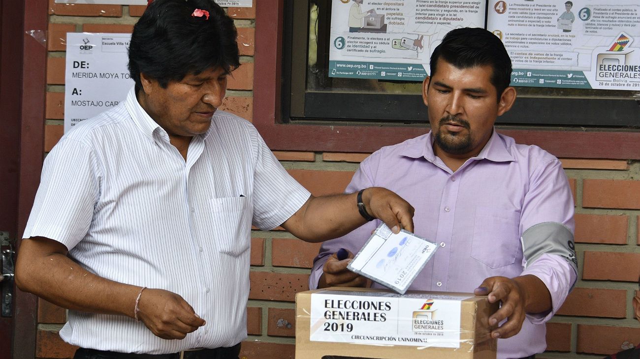 Bolivia: el cese de transmisión de resultados levanta críticas y sospechas