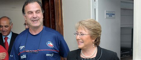 Bachelet confesó que fantaseó con Bielsa