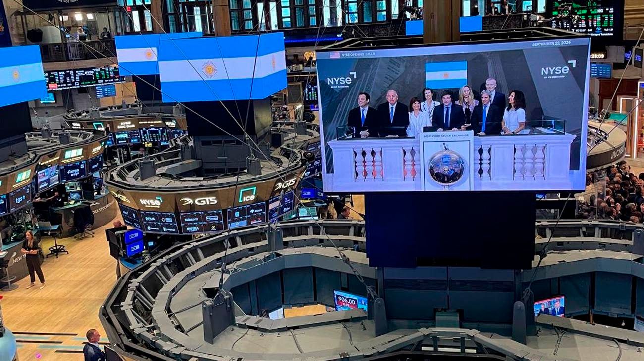 Las acciones argentinas treparon hasta 18% y el riesgo país perforó los 700 puntos