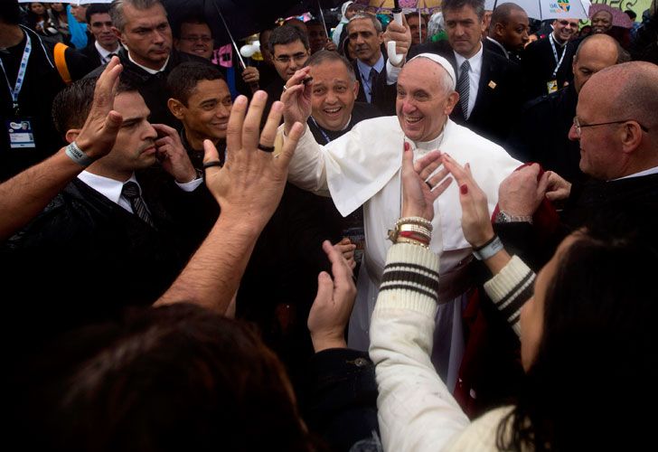Desde una favela, el papa Francisco llamó a defender "la familia"