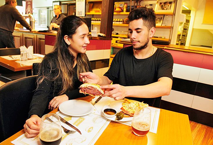 Polémica por el recargo para compartir un plato