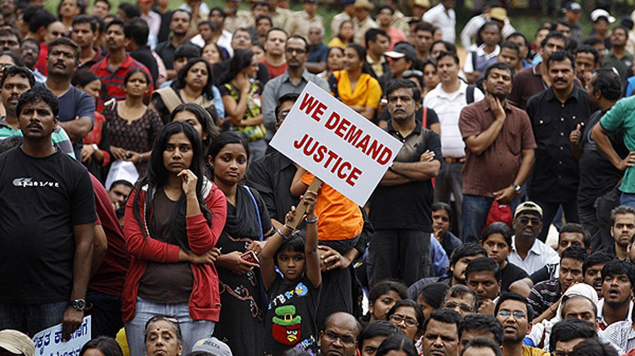 India | Un grupo de abogados linchó a 17 acusados de violar a una menor