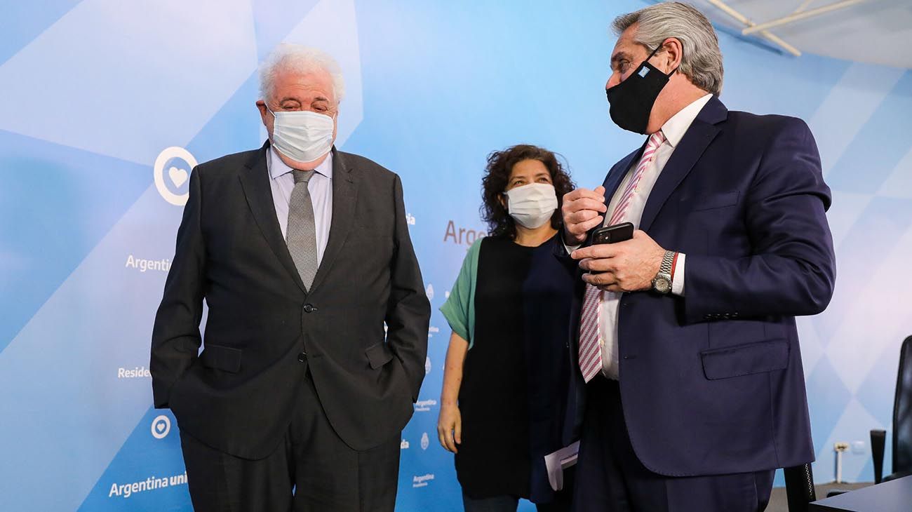 Ginés González García: "No será obligatorio vacunarse contra el coronavirus"