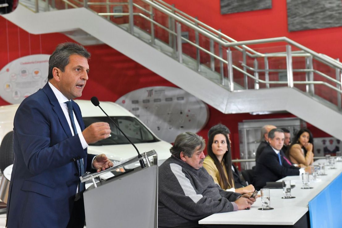 Incertidumbre en el círculo rojo por la continuidad de Massa en Economía
