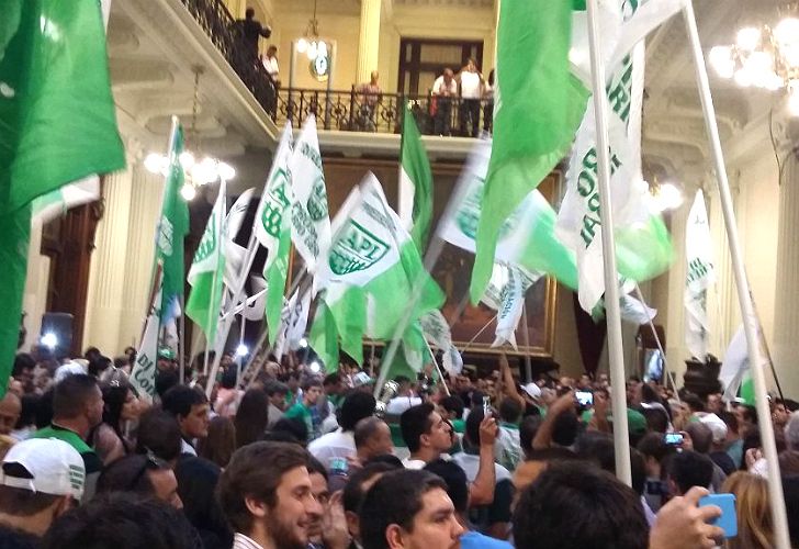 Protesta en el Congreso: trabajadores denuncian despidos masivos