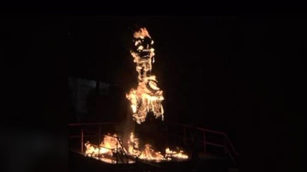 Quemaron una estatua de Hugo Chávez en las manifestaciones de Venezuela