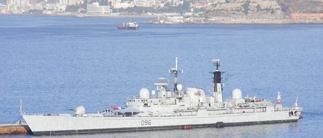 Críticas y respaldo al buque inglés en Chile