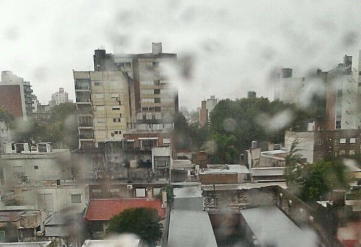 Cayó un rayo en Rosario: 8 heridos