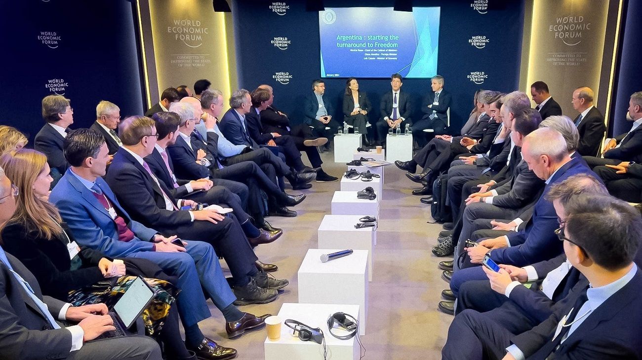 El Gobierno aceleró la búsqueda de inversiones en Davos ante la escasez de dólares