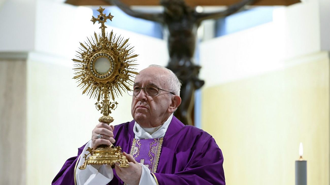 El Papa da su Bendición Plenaria en medio de la pandemia que azota al mundo