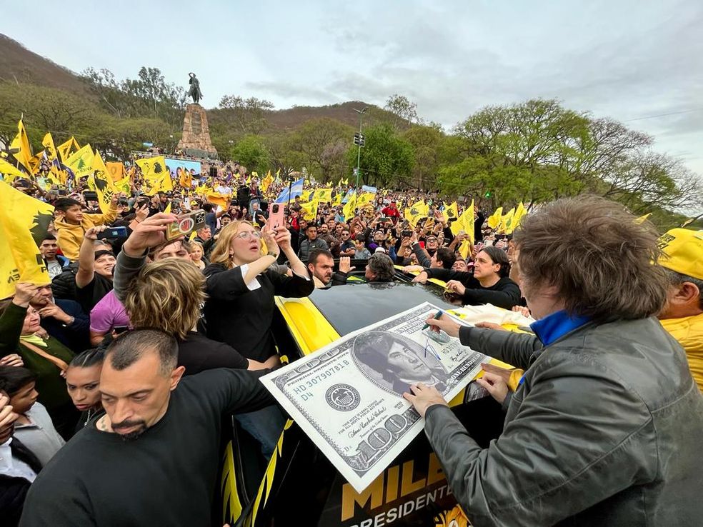 Pese a las denuncias, Milei recarga críticas contra el peso