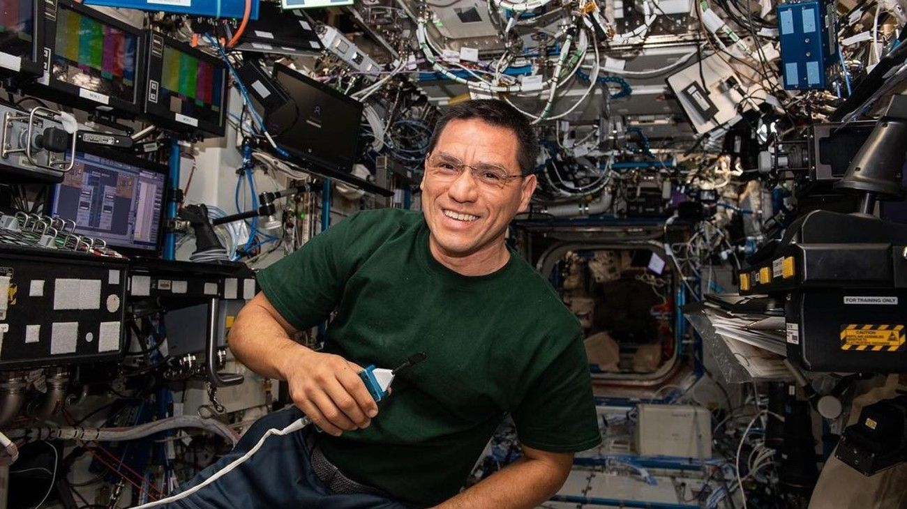 Un astronauta latino fue al espacio por seis meses y ahora no puede volver a la Tierra