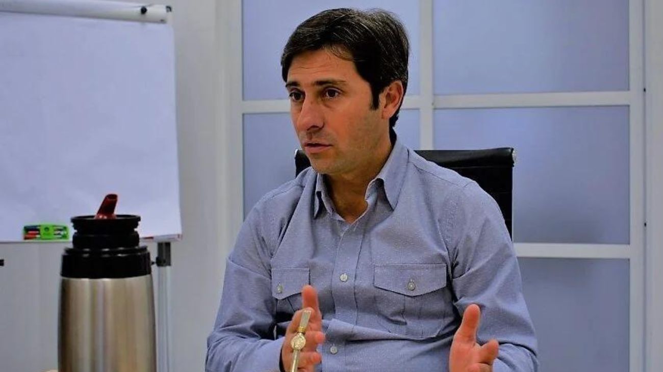 Denuncian que el conflicto con Yacyretá se debe a la "prepotencia" de Sergio Massa