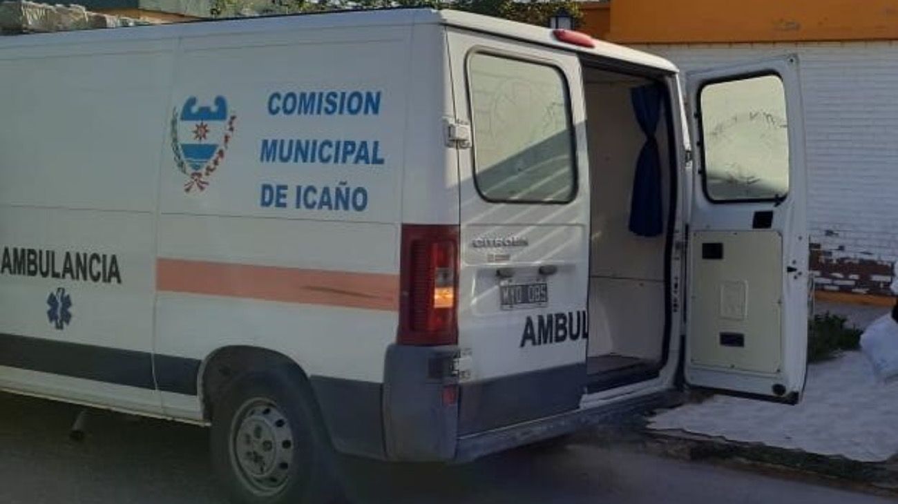 No sabía que estaba embarazada y dio a luz a trillizas: una nació en un auto y murió