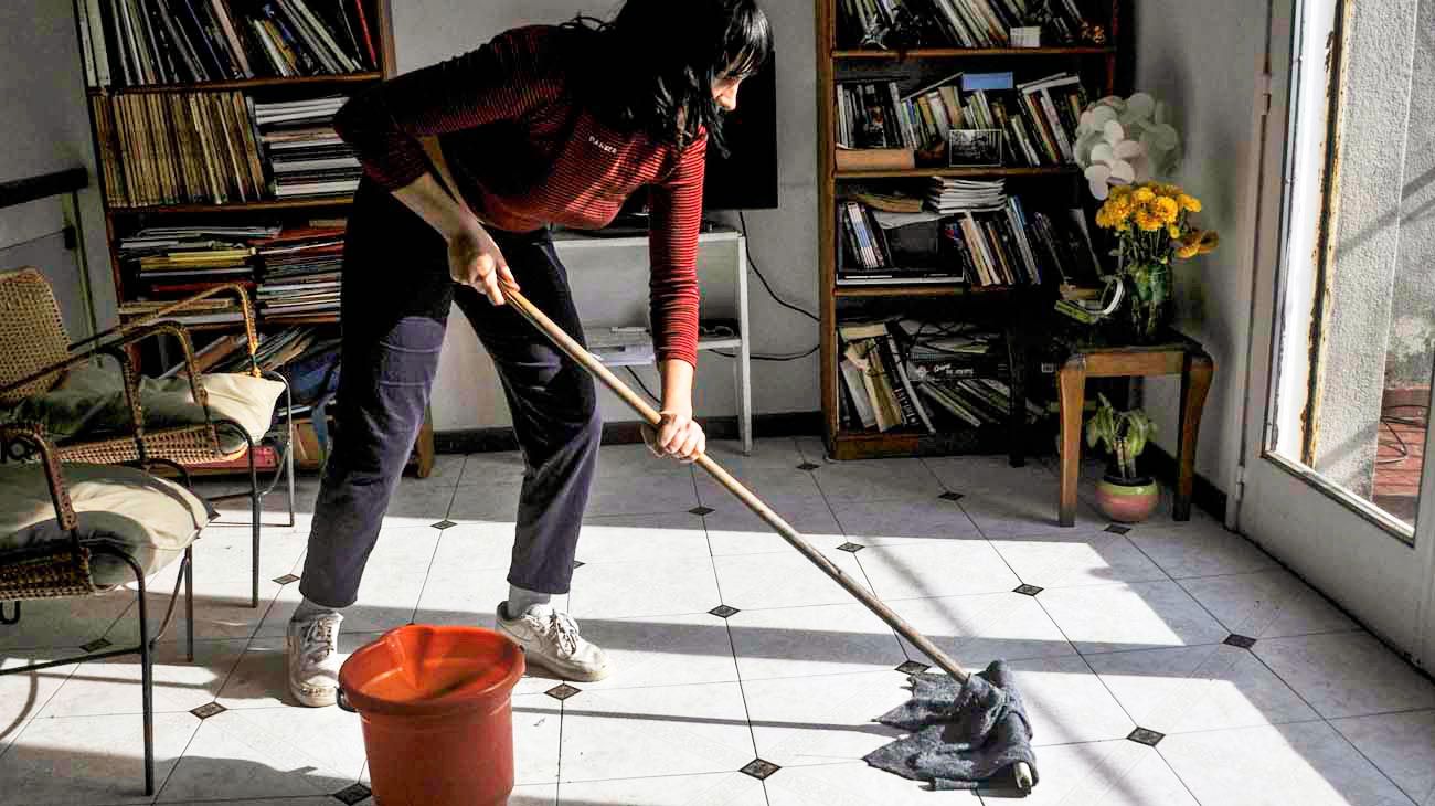 Las mujeres resultan las más perjudicadas por el aumento de la deuda externa