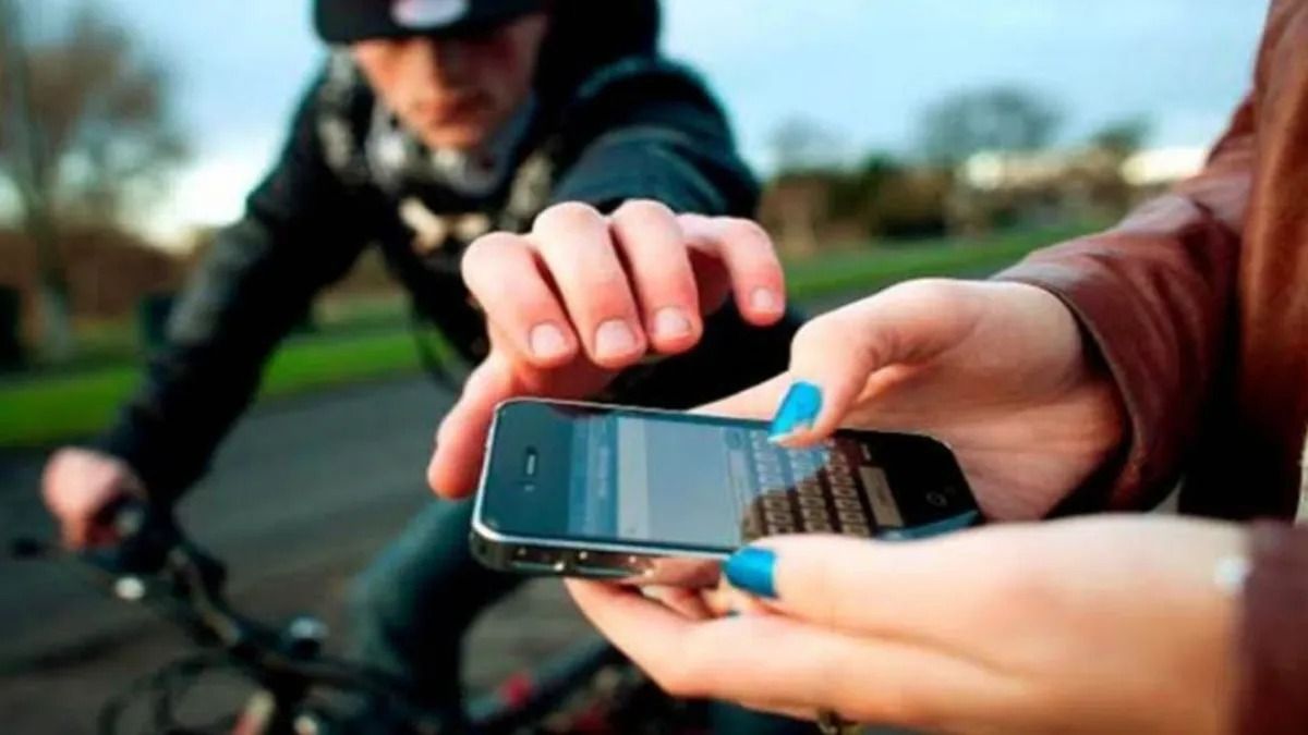 Se cometen 11.000 robos de celulares por día en el AMBA