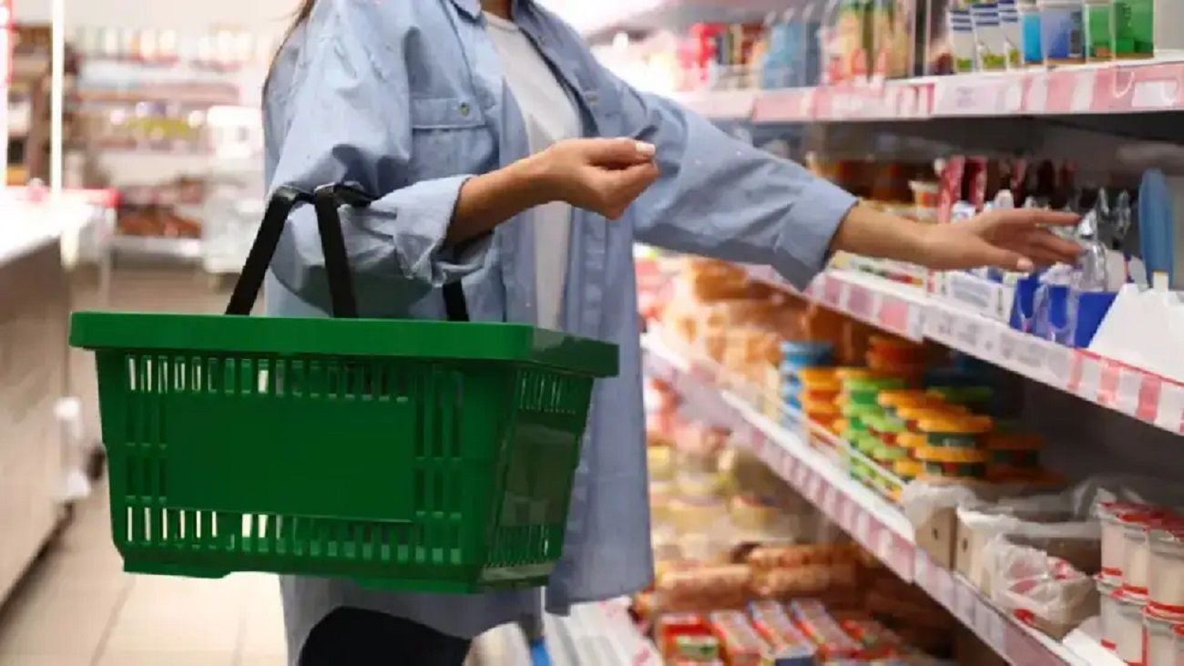 El alza del dólar llega a las góndolas: aumentos de hasta 9% y nuevas listas en supermercados
