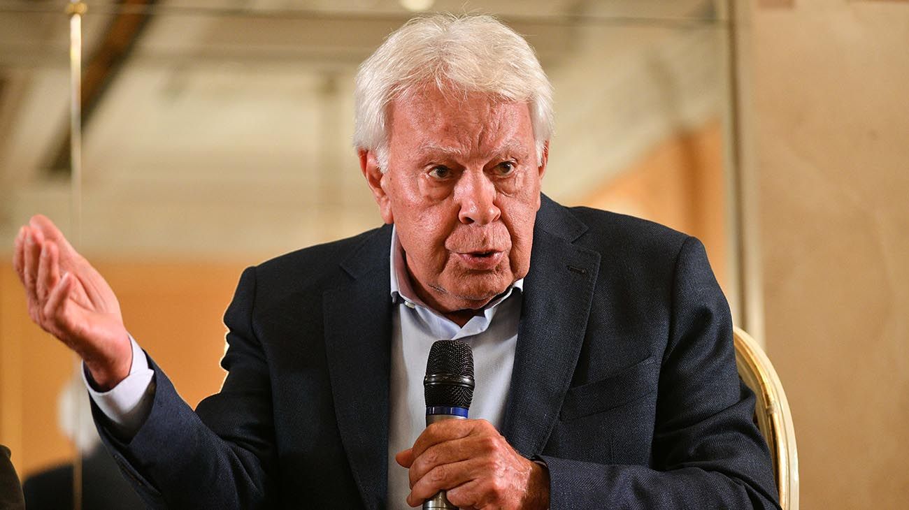 Felipe González aconsejó a Argentina buscar su "Pacto de la Moncloa" antes de 2025