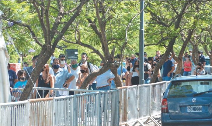 La variante que llegó para patear el tablero y tensionó al sistema sanitario
