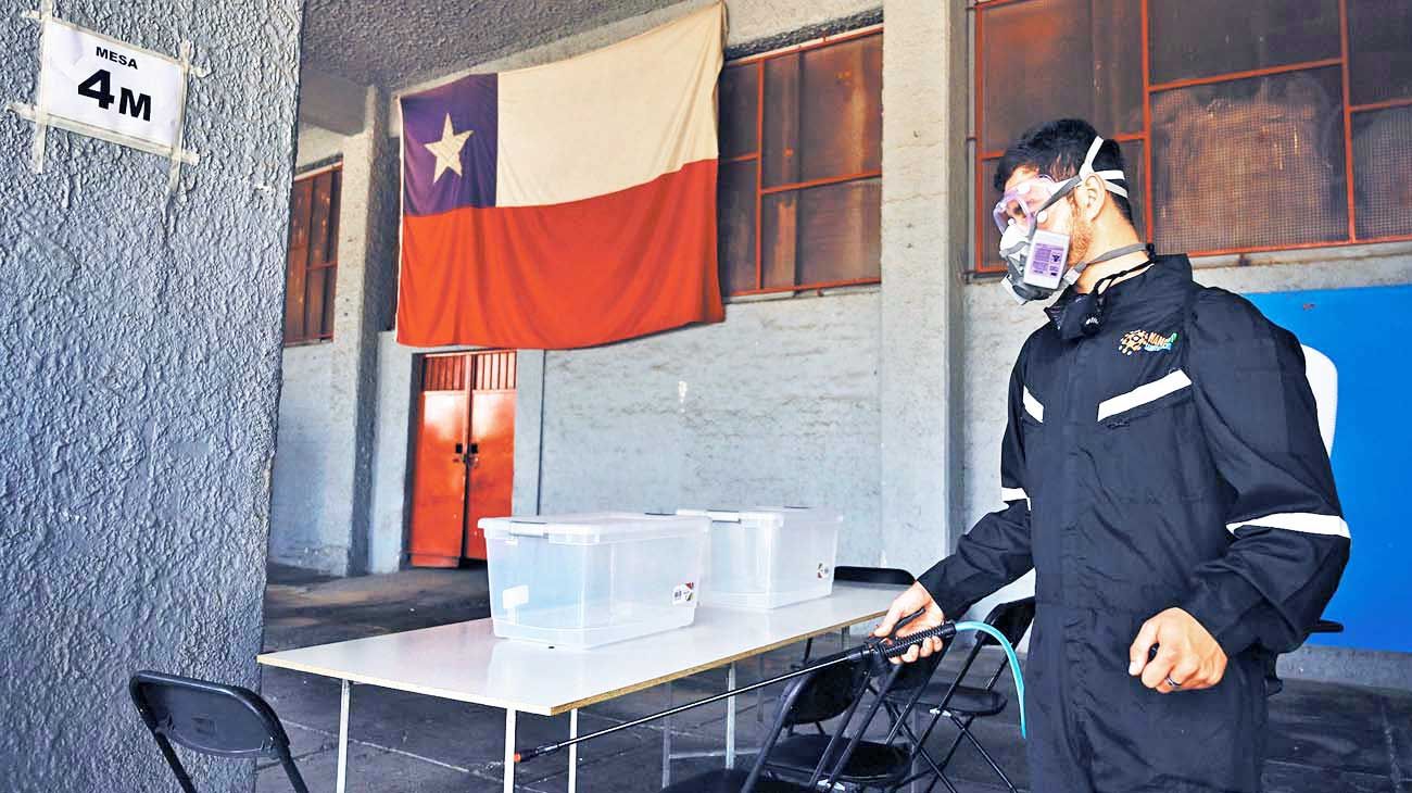 Chile vota hoy si quiere una nueva Constitución