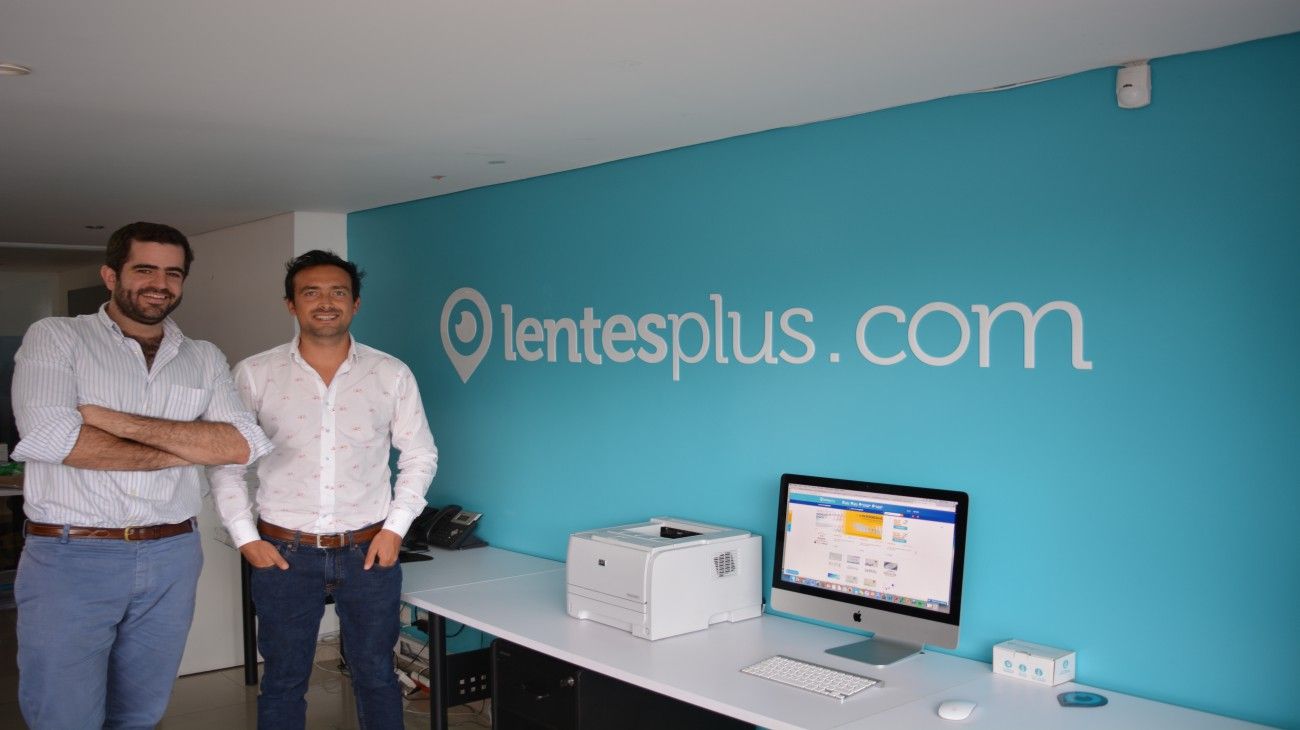 El "Amazon de los lentes de contacto" se capitaliza y apuesta en el mercado argentino