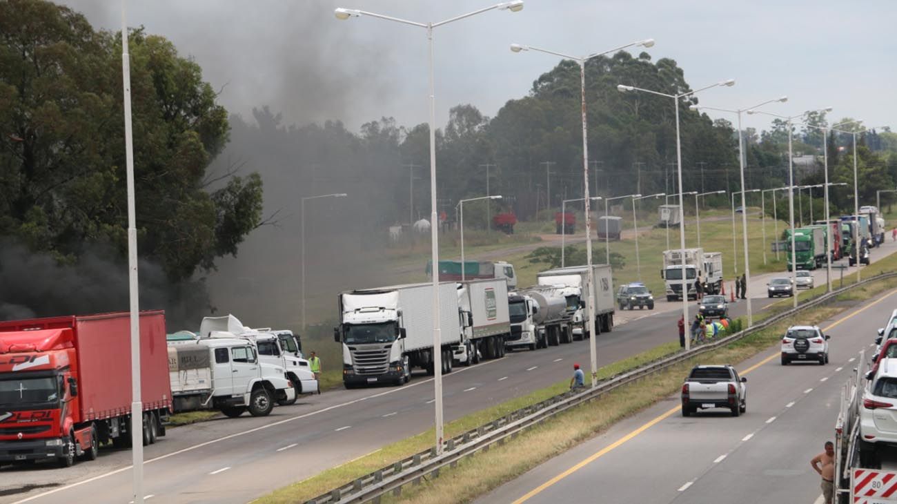 Paro de camioneros: el Gobierno de Santa Fe aseguró que terminará con los cortes de rutas