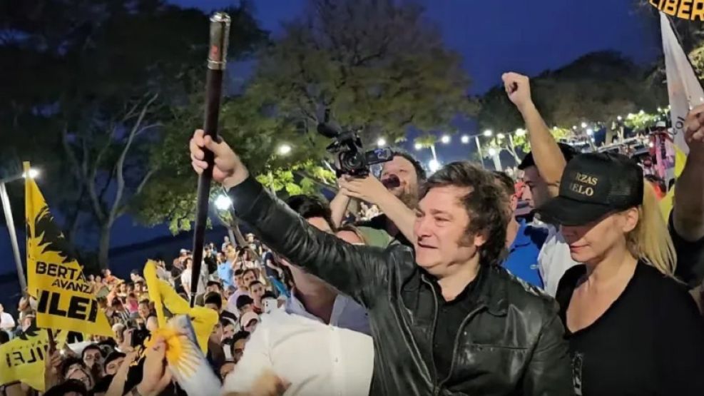 Javier Milei llega a Corrientes para impulsar la campaña de Virginia Gallardo en medio de la tensión con Valdés