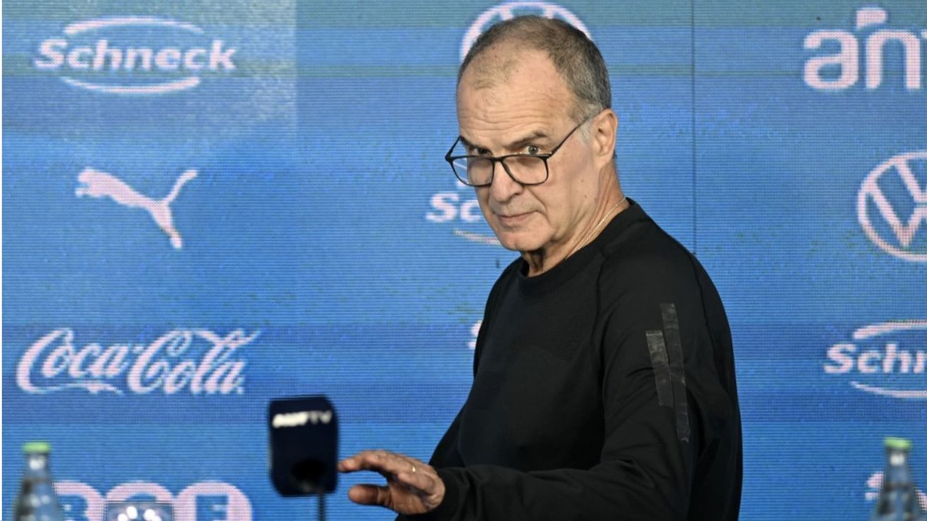 Presentaron a Marcelo Bielsa como nuevo DT del seleccionado uruguayo