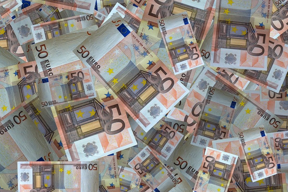 A cuánto cerró el euro blue este miércoles 12 de abril de 2023
