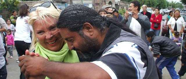 Para Carrió, es un despropósito que la Policía vaya desarmada a las protestas