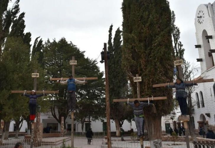El Ministerio de Educación repudió la crucifixión del nene de 9 años