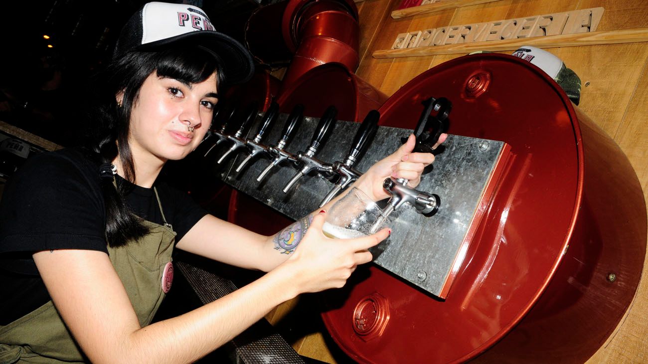 Las "mujeres cerveceras" se instalan con bebida propia