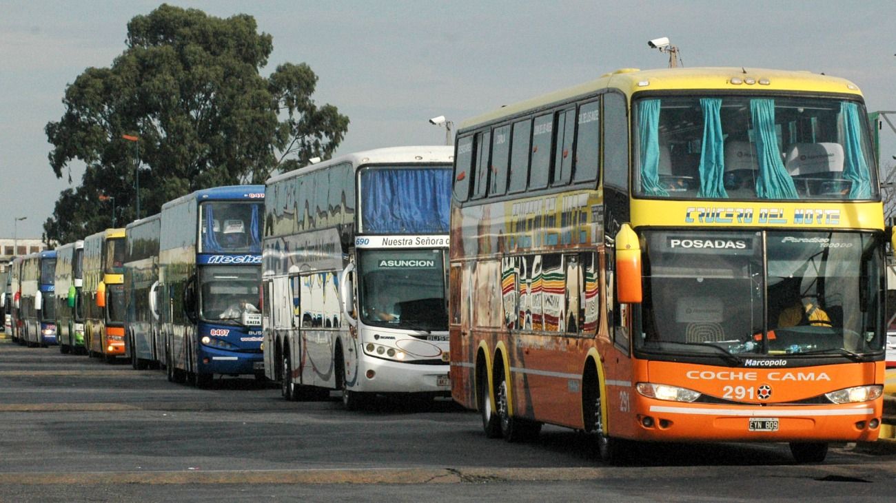 Después de dos accidentes fatales, el Gobierno revisará la seguridad de los micros doble piso