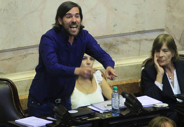 Nicolás Del Caño denunció "amenazas de muerte" con fotos de Jorge Rafael Videla y Santiago Maldonado