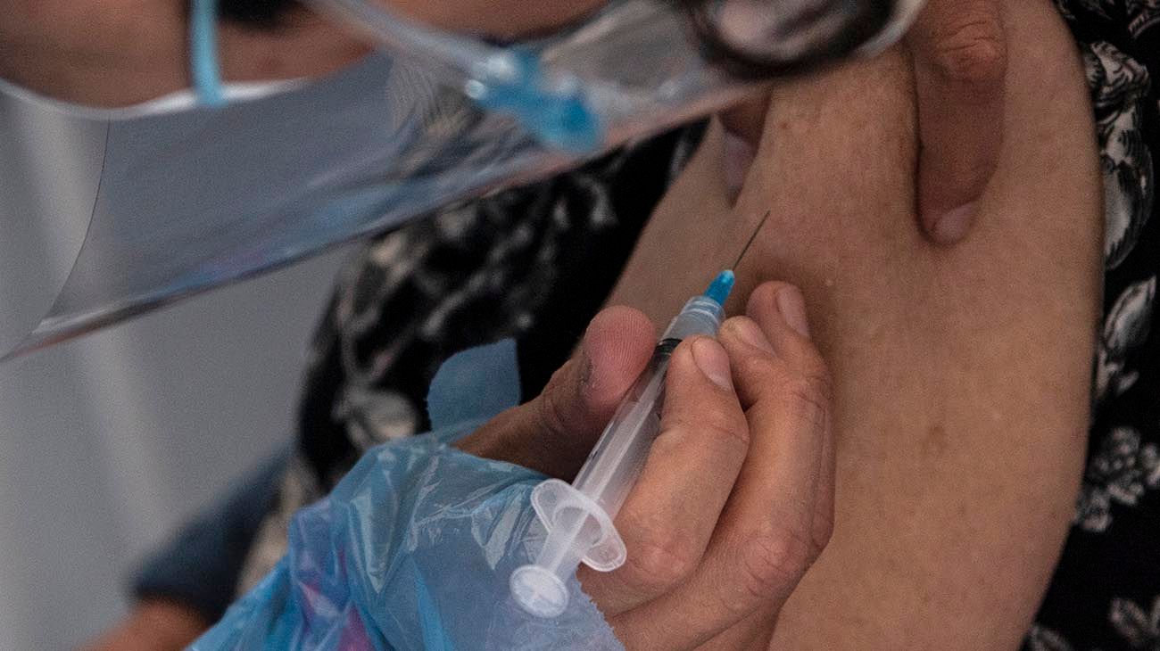 Coronavirus: Chile vacunó a 140 mil personas en el primer día de la campaña