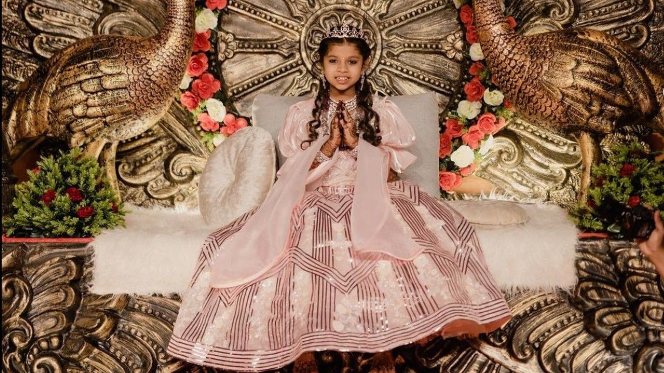 Una niña renunció a su herencia millonaria para ingresar a un monasterio en la India