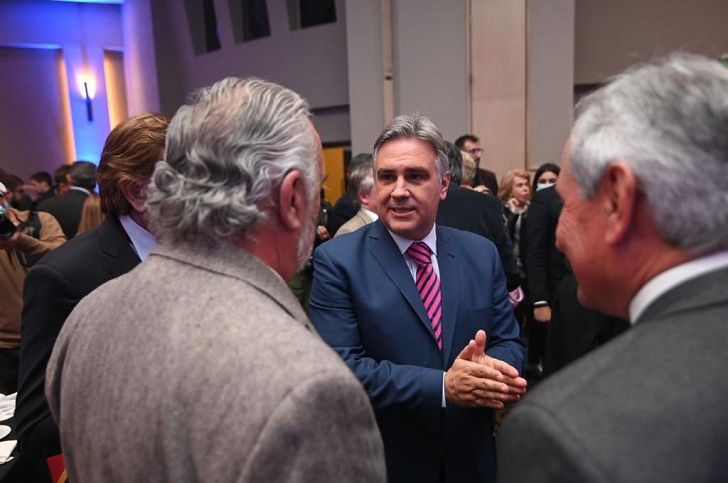 Los mensajes varios que dejó el anuncio de Llaryora