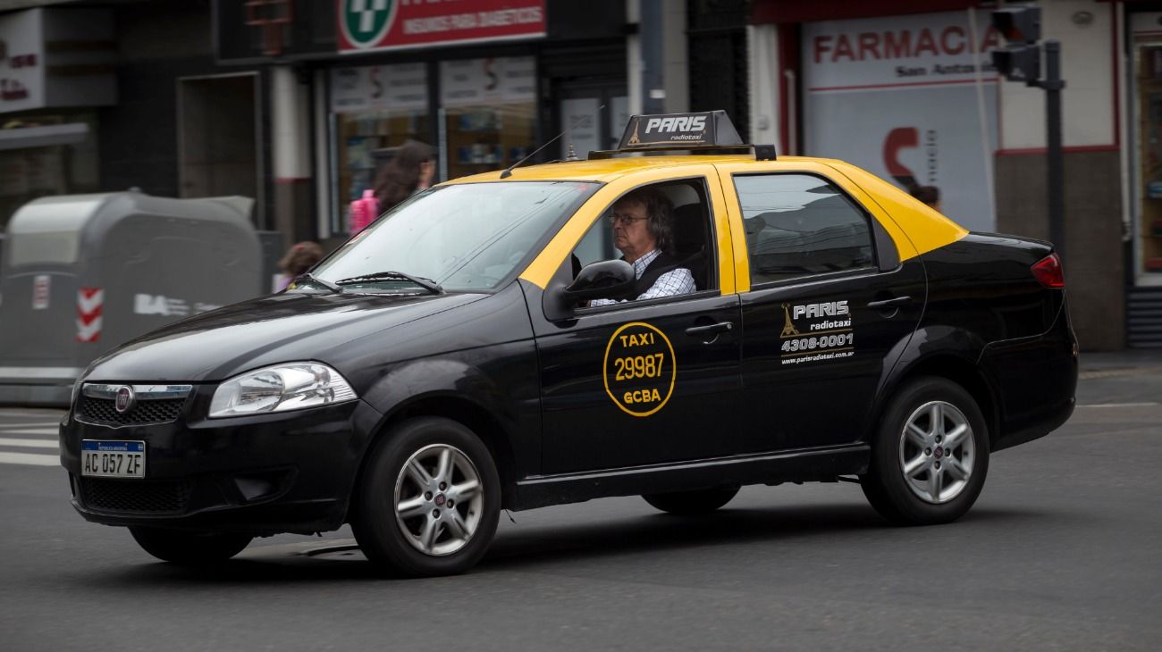 Siguen los aumentos: sube la tarifa de taxis, parquímetros y VTV