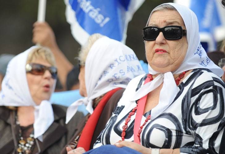 Hebe quedó "con bronca y tristeza" tras muerte de Videla